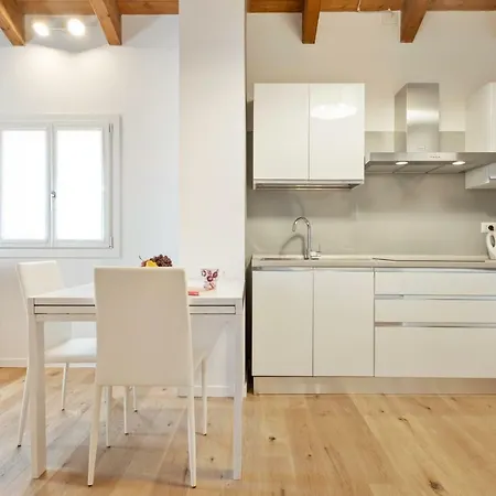 アパート White House